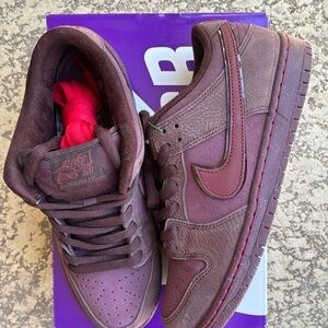 Brand New Nike SB Dunk Low Burgundy Crush. Men’s 9.5
